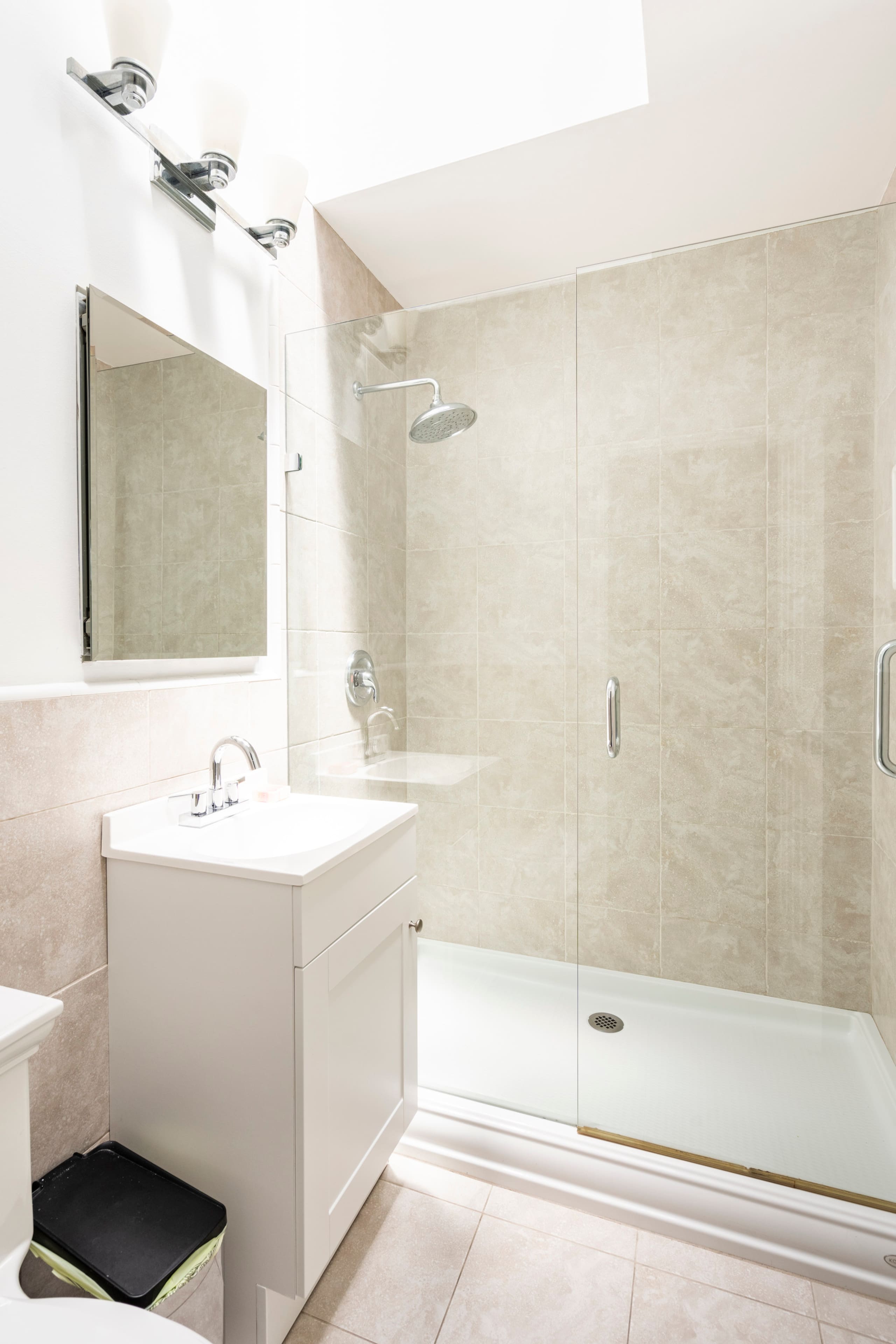 Home in San Francisco · ★4.98 · 1 bedroom · 2 beds · 1 bath - Image 16