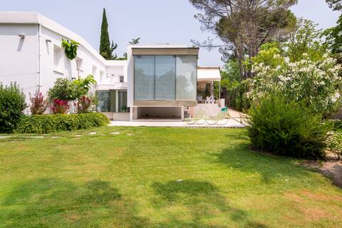 Apartment with garden next to the cottage.
