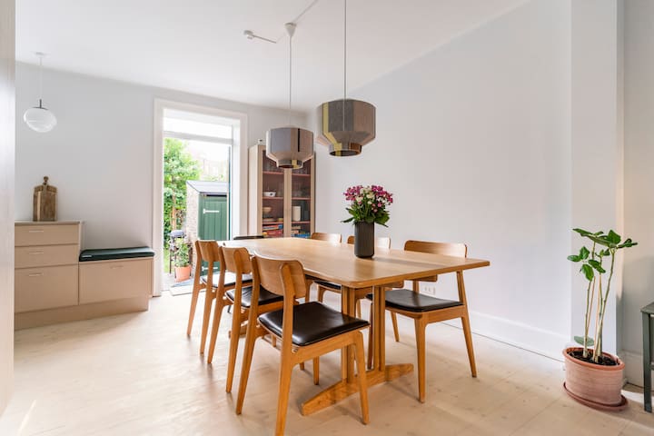 Humleby. City House with private garden gallery image 4