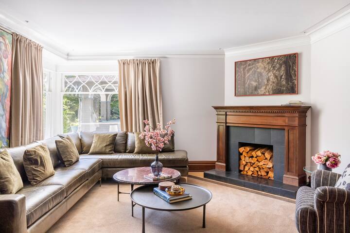 Quintessential Foursquare w/stunning roof terrace gallery image 4