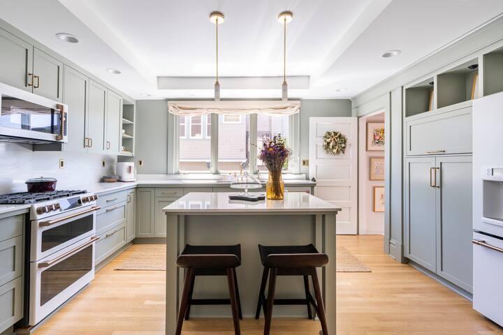 Quintessential Foursquare w/stunning roof terrace gallery image 5