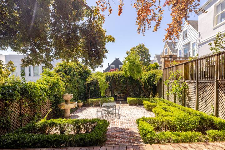 Classic Elegance Pacific Heights gallery image 2