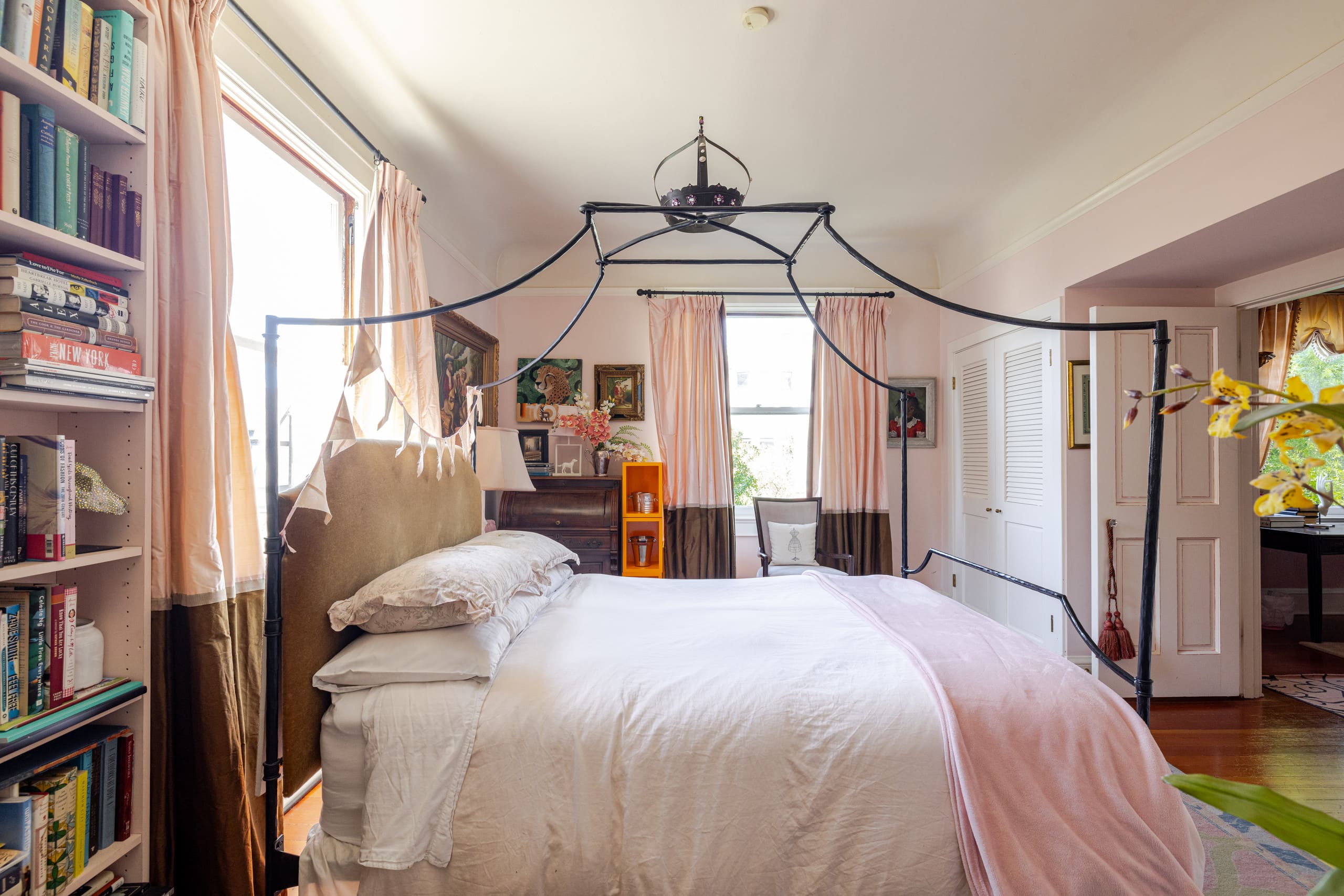 Home in San Francisco · ★4.97 · 6 bedrooms · 7 beds · 4 baths - Image 16