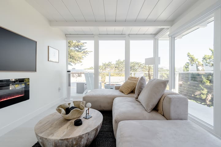 PG House: Modern Ocean Bungalow Amazing Location