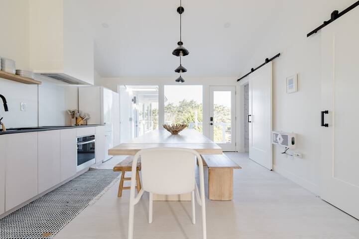 PG House: Modern Ocean Bungalow Amazing Location gallery image 4