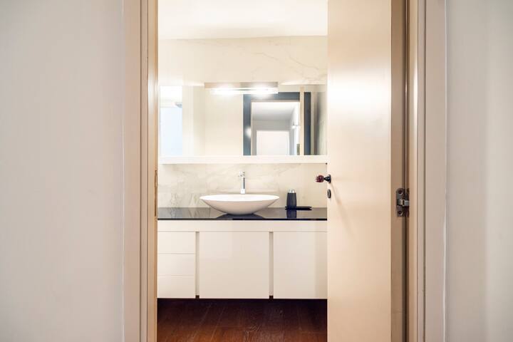 Modern Hospitality Naples Exclusive Stay gallery image 5