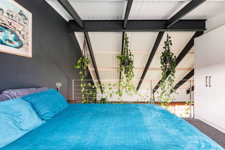 Modern, Central & Gorgeous Views gallery image 5