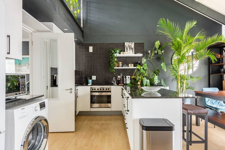 Modern, Central & Gorgeous Views gallery image 4