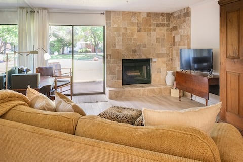Top performing Airbnb: Luxurious Sedona Getaway for Two! in Village Of Oak Creek (Big Park)