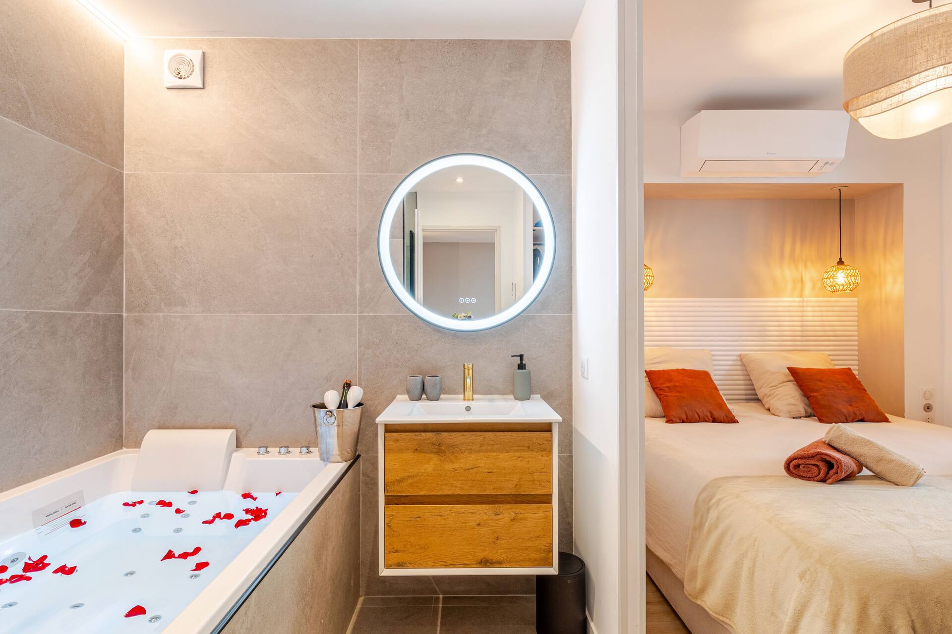 The Cocoon | Jacuzzi | Air conditioning
