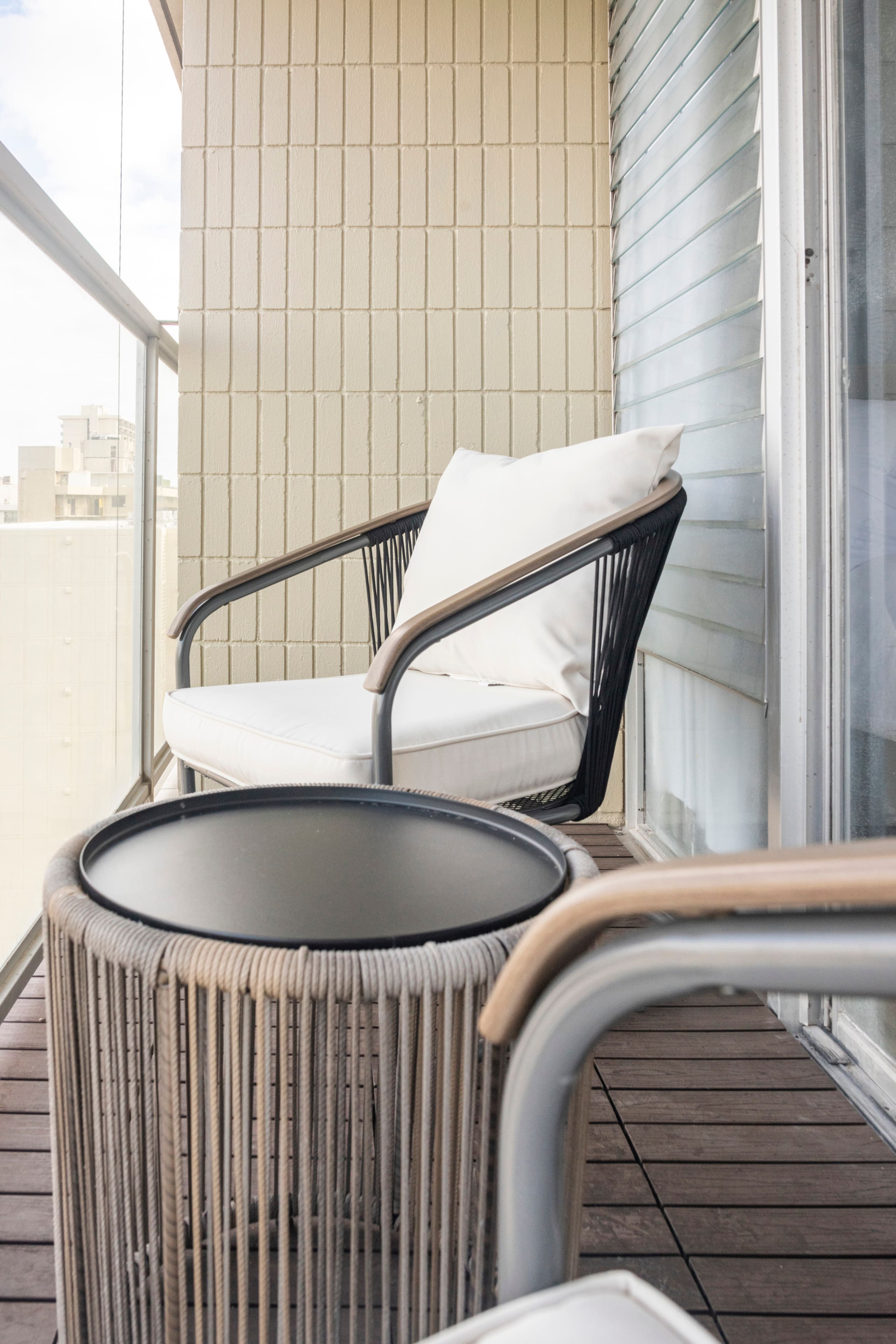 Modern Paradise Retreat in Waikiki - Image 6