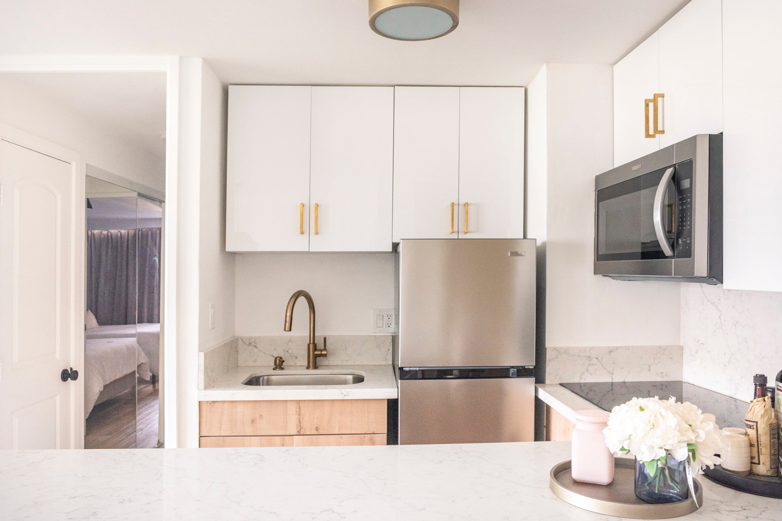 Modern Paradise Retreat in Waikiki - Image 11