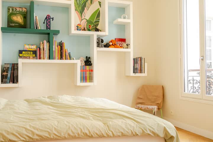 غرفتنا في الفناء، معزولة عن الآخرين...