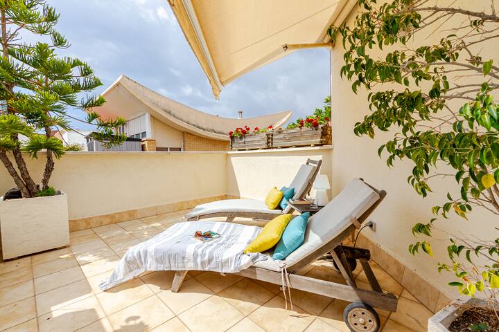 Oasis in the City – Splendid Seaside Villa gallery image 5