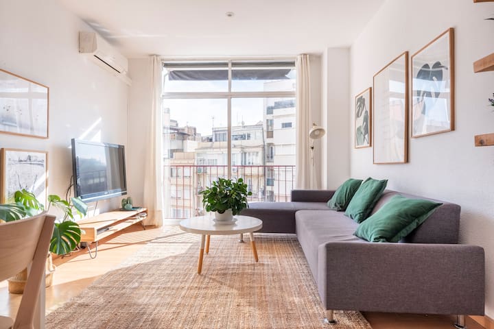 Cozy and quiet apartment near the Sagrada Familia