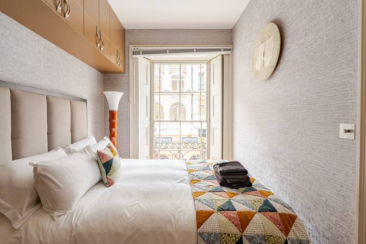 Opulent Residence in the heart of Mayfair 2BR 2BR gallery image 4