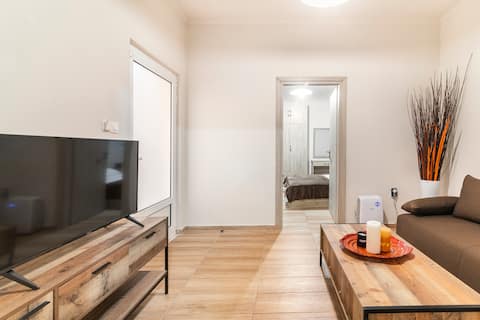 New comf.modern apartment next to AttikonHospital