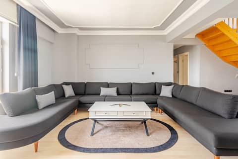 Eight people,  cinma room with  PS5 & PS4