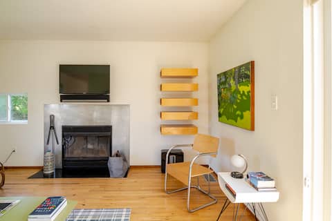 Successful Airbnb property: Elegant Modern Artist's Residence in Water Mill