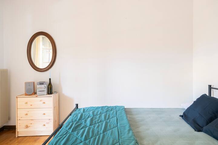 Chambre Double - Lit & Commode