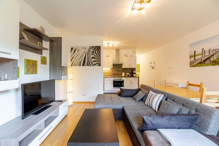 Quiet in the countryside 1 min to open