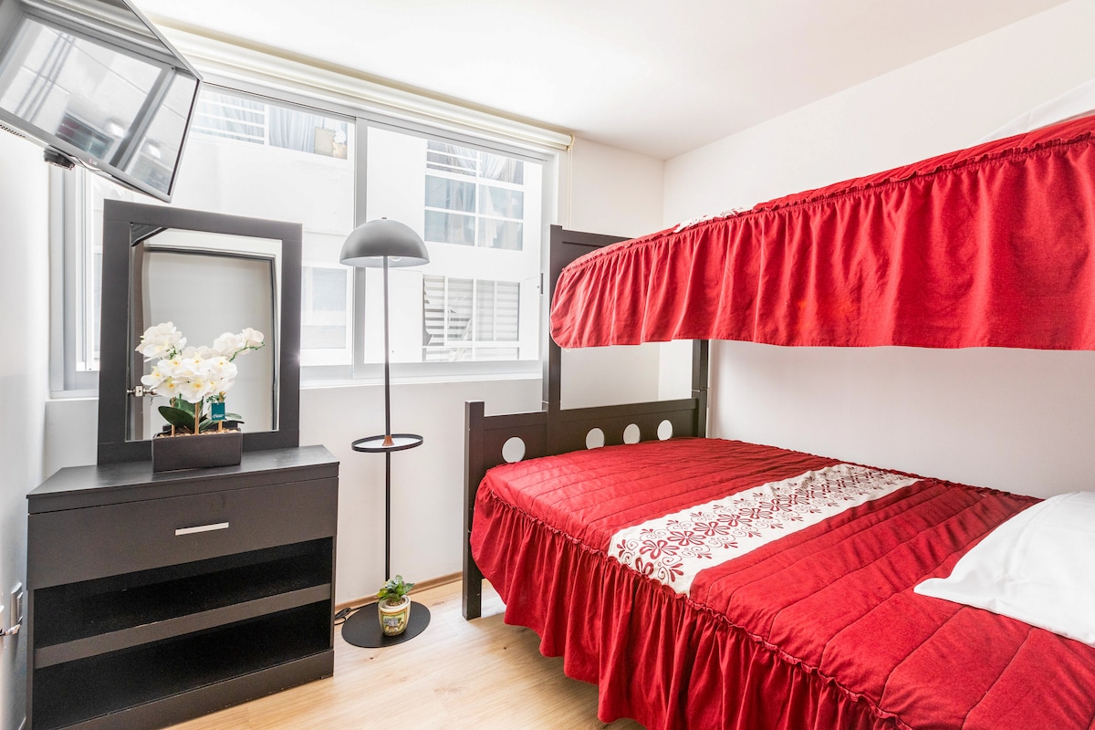 “ตัวอพาร์ทเมนท์เองก็สวยงามด้วยเฟอร์นิเจอร์ที่ทันสมัยเตียงนอนสบายและสวยงาม