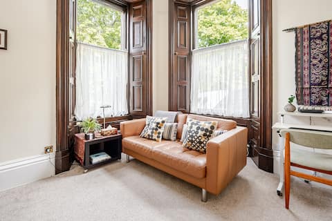Successful Airbnb property: Central ideal retreat for a couple in St Andrews And St Leonards