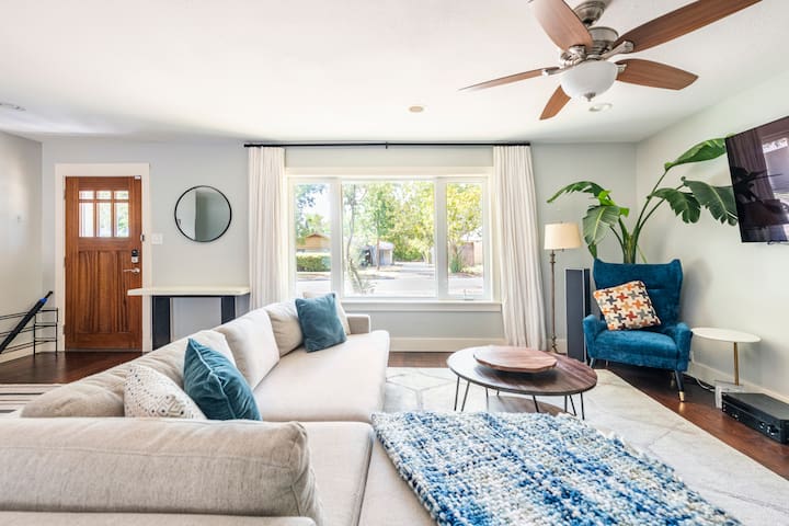 Classic Central Chic 3/2 Bungalow