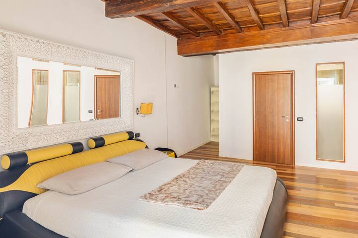 Majestic apartment close to Spanish Steps gallery image 3