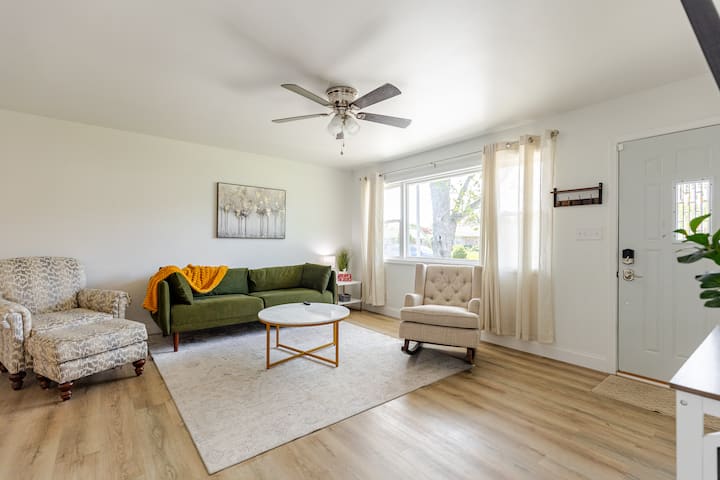 *Renovated 3 BR 2 Ba Entire Home with GAME ROOM!*
