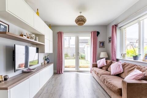 Large 4 bedroom family home on Luas line