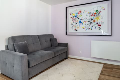 Top performing Airbnb: Independent studio in Saint Maur Des Fossés