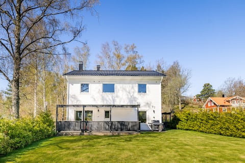 Villa near the lake with large yard