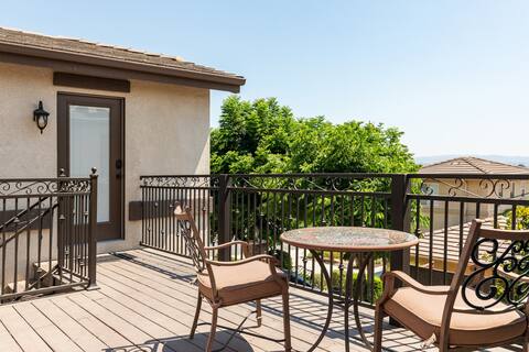 The Balcony Upstairs Private Suite (pool access)