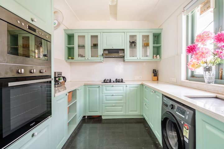 Full kitchen image 1