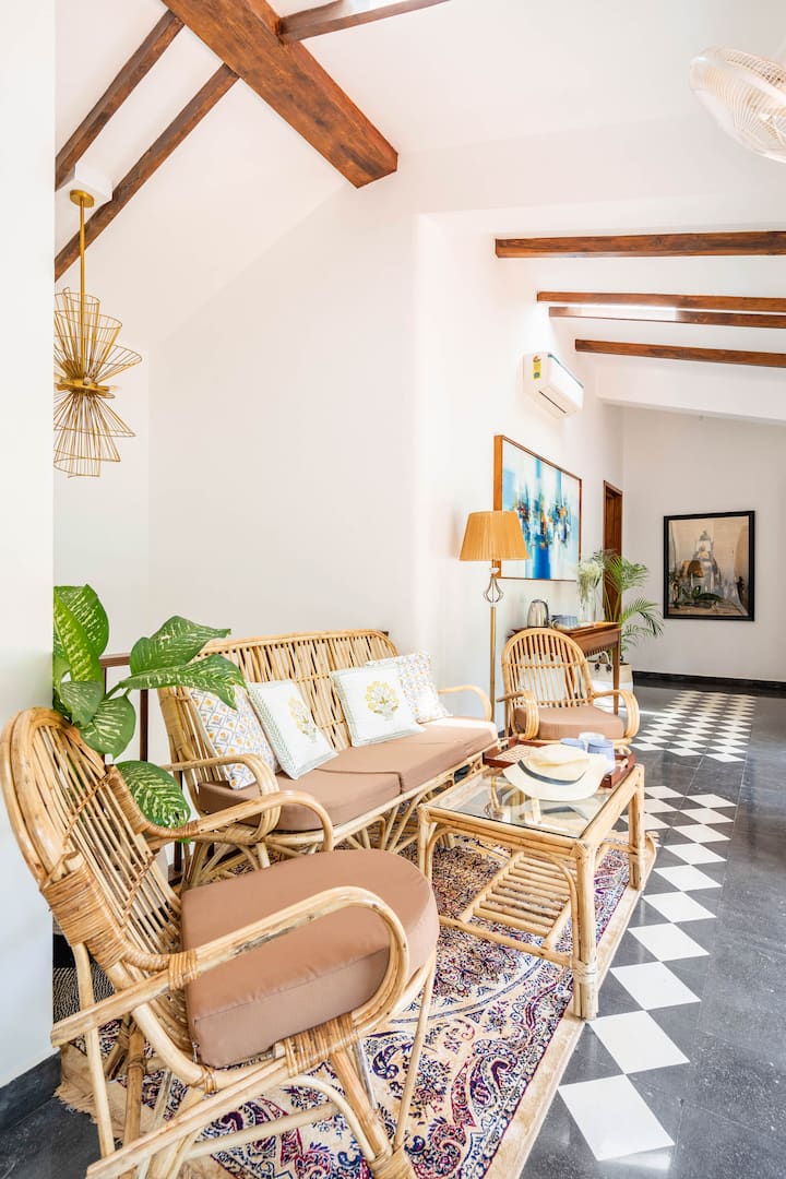 Living room image 6