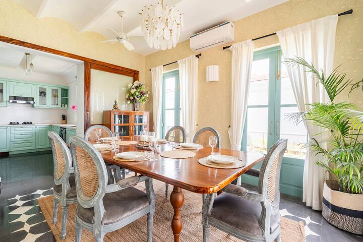 Dining area image 2