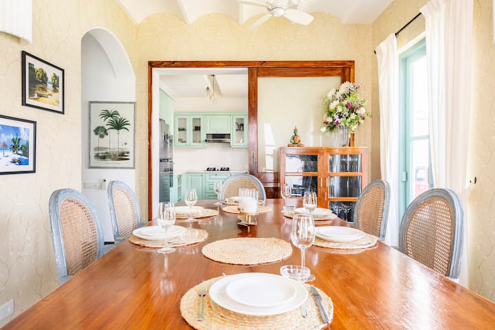 Dining area image 1