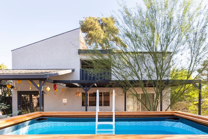 5 mins STRIP & LAS Airport, 3 King Bed 2.5 Bath