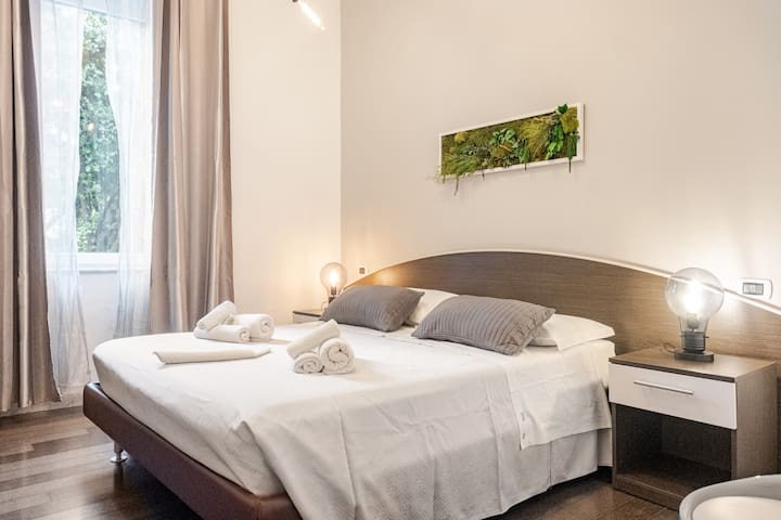 Luxury Apartment 6BR close to Colosseo gallery image 2