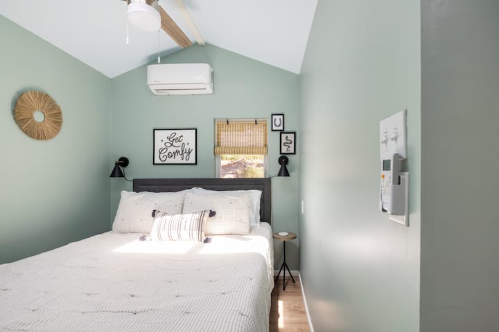 Casita - Bedroom - Queen size premium memory foam mattress & lux sheets