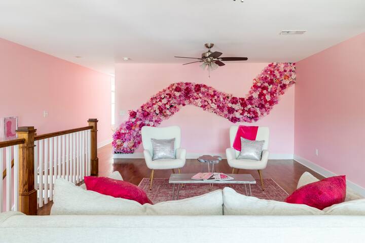 Pink Photo OP House -> 10 MIN DT gallery image 5