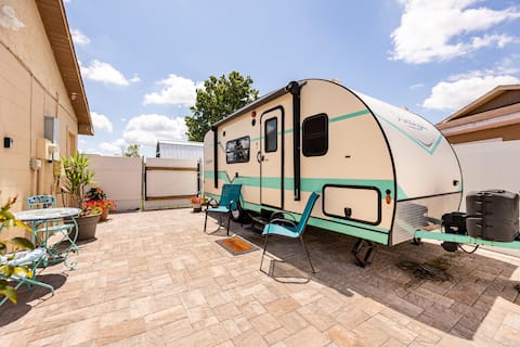 Top performing Airbnb: Vintage Corner/Near OIA/Private/Self check-in/WiFi in Ventura