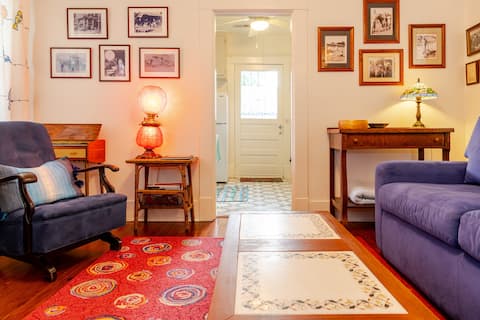 SuperClean Retro Cutie Guesthouse