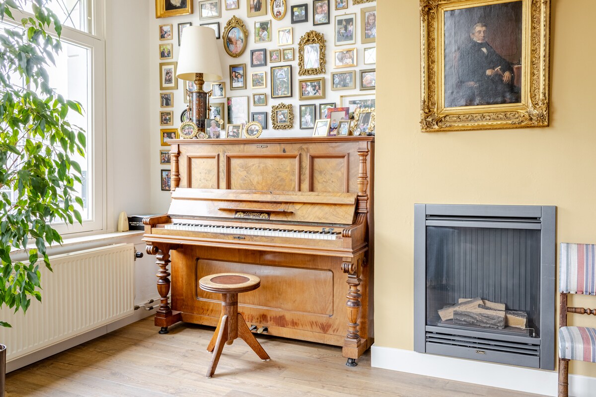 Popular Airbnb listing: Family home away from home@Vondelpark in Overtoomse Sluis