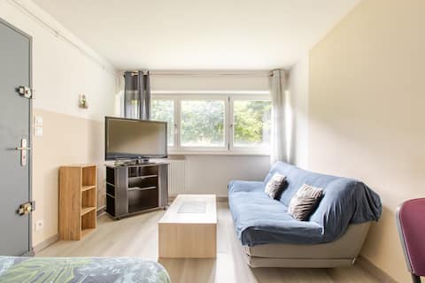 Nice F1, quiet area.