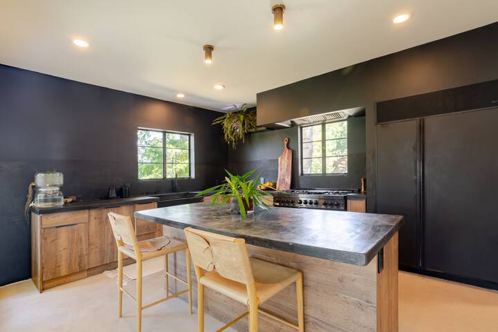 Retreat in Topanga gallery image 4