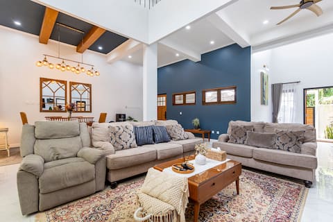 Casa 42 Bandung - 15 Guests - Near City Center