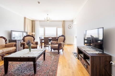 Sun-lit Modern Apartment (3 bedroom)