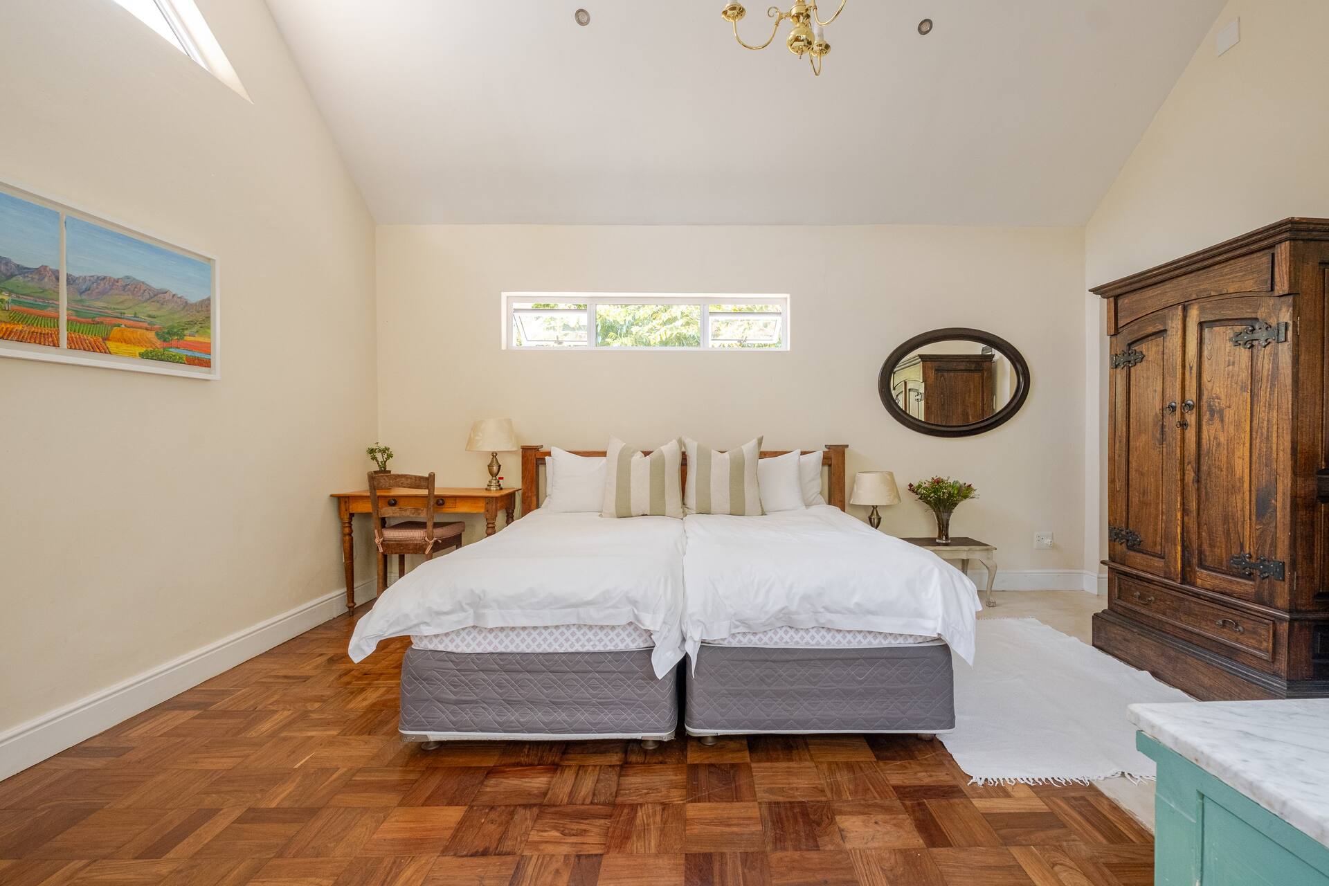 Perfectly central and welcoming. Solar/inverter